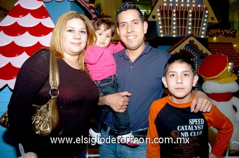 09012011  Suárez, Marlene Hernández, Jerry Hernández y Edwin Noroña.