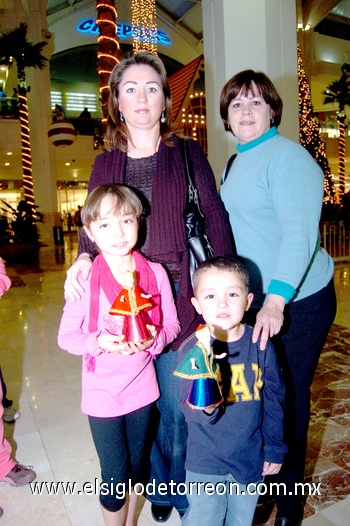 09012011 Vicky, Mayela, Monse y Óscar.
