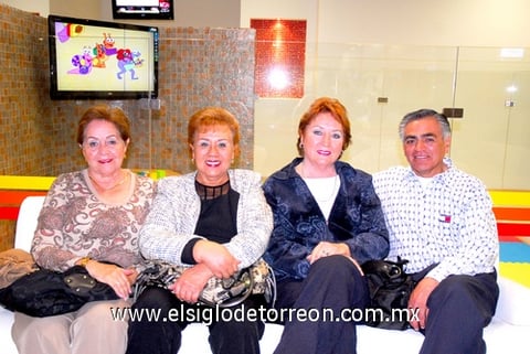 09012011 Cerda, Lupita de la Garza, María Cruz de Castañeda y Arturo Castañeda.