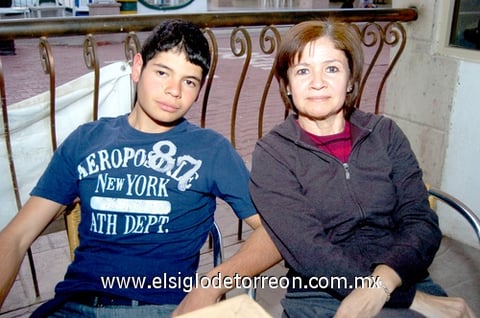09012011  y Chata Romero.