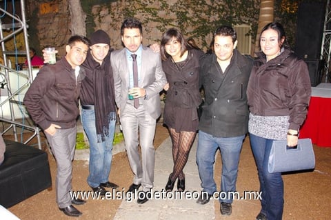 09012011 Luis Villela, Jaime Salazar, Danyela Mourey, Raúl Almanza y Claudia Campero, festejaron el cumpleaños de Luis Ibarra.