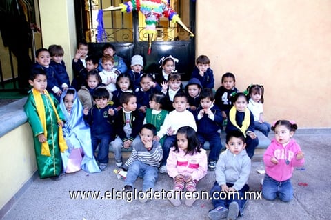 10012011  resultó la posada de los alumnos de preescolar del colegio San Luis, donde los pequeños gozaron de diversas sorpresas.