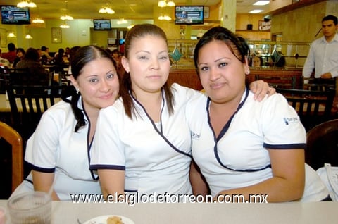 12012011  Gavira, Karla Betancourt y Mónica Bueno.