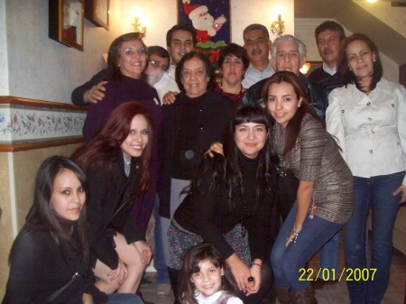 Festejando el Año Nuevo familias Mancha y Ramírez. ¡¡¡Feliz 2011!!!