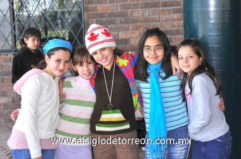 13012011  Tita, Bárbara, Carolina y Marlene.