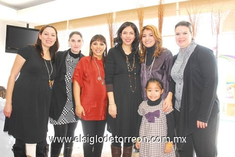 13012011 Eva, Beatriz, Claudia, Marcela, Sharon, Blanca y la pequeña Samara.