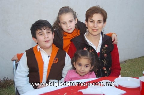 14012011  Julia, Montse y Paulina.