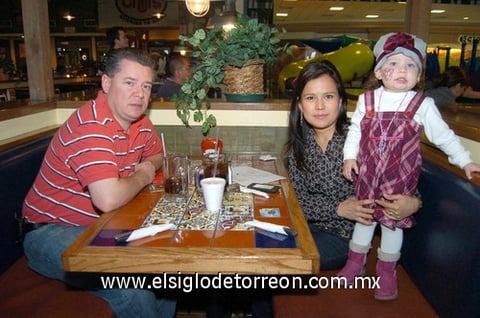 14012011  Rocío y Regina.