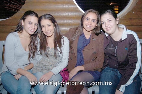 16012011  Claret, Wendy y Bárbara.