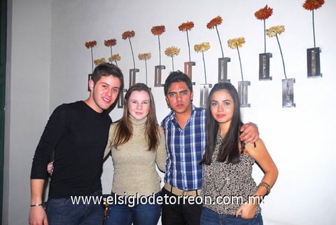 16012011  Daniela, Joaquín y Alis.