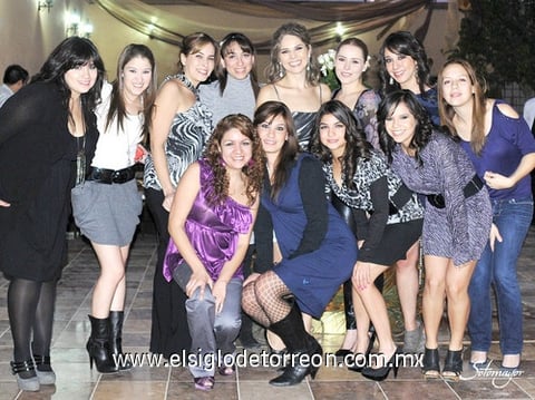 16012011 Srita. Montserrat Rebolloso Flores recibió una agradable despedida de soltera, ya que contraerá nupcias en breve con Eduardo Israel Garza Villaluz.- Érick Sotomayor Fotografía