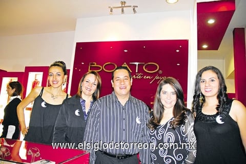 16012011 Brenda Meza, Rosy Granados, Luis Longoria, Marcela Aguilar y Mónica Cuadros.