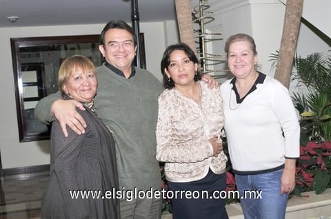 17012011 González de Díaz celebró su cumpleaños junto a Gio Guijarro, Carlos Ramos y Lety Subiría.