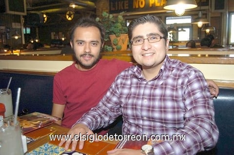 18012011 y Jaime disfrutaron de agradable comida.