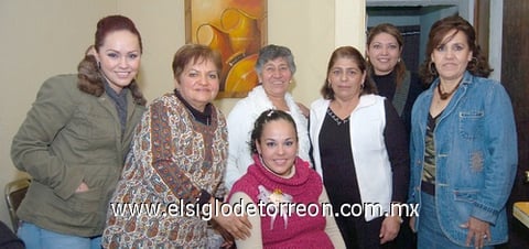 19012011  Garza Ramos, Maye Estrada de Azpiazu, Olivia Pequeño de Puentes, Elsa Lozano de Domínguez, Silvia Serrano de Azpiazu y Cecilia Neryalvarado, junto a Nayeli Garza Ramos de Azpiazu, en su festejo de canastilla.
