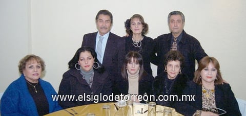 22012011  Flores, Susy de Flores, Rodolfo Martínez, Margarita Iza, Margarita Flores, Ana Laura Flores, Melita Díaz y María Socorro de Martínez.