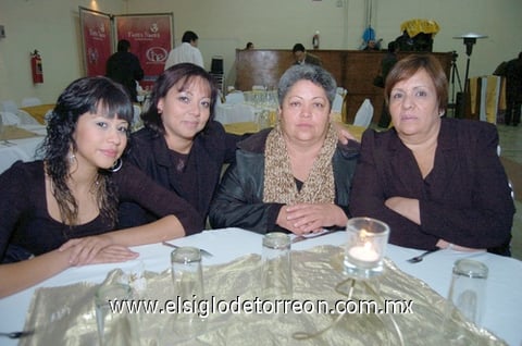 22012011 Lucy Contreras, Sarahí Contreras, Tomy de Contreras y Mary Sánchez.