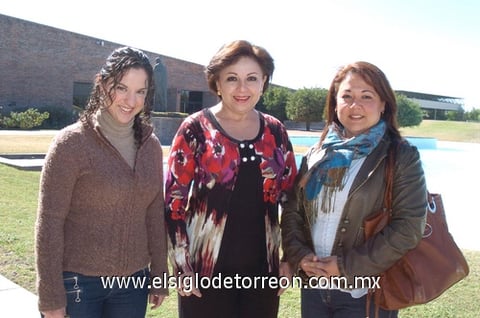 22012011 Padua, Tere Murillo y Eiko Gavaldón.