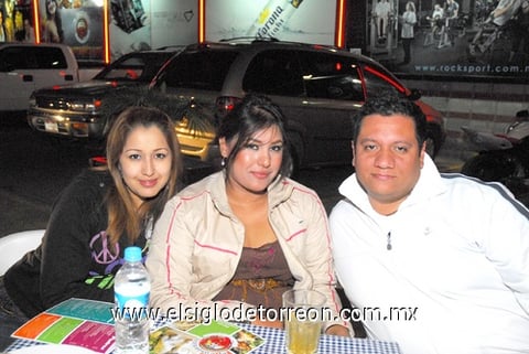 23012011  Álvarez, Lidia Fernández y Brenda Herrera.