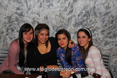 23012011 Corina y Ana Claudia.