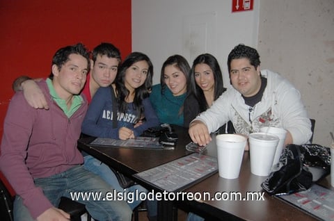 23012011 Kristian, Thalía, Giovanna, Yamil y Mario.
