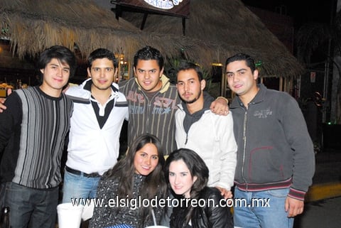 23012011  Hiram, Lechuga, Armando, Ale, Marcela y José David.