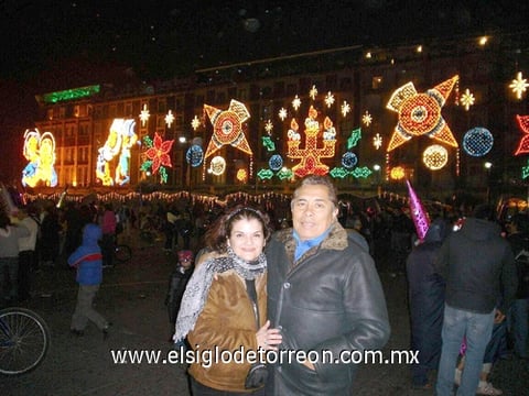 23012011  y Carlos Zea, en el Zócalo del Distrito Federal el 25 de diciembre de 2010.