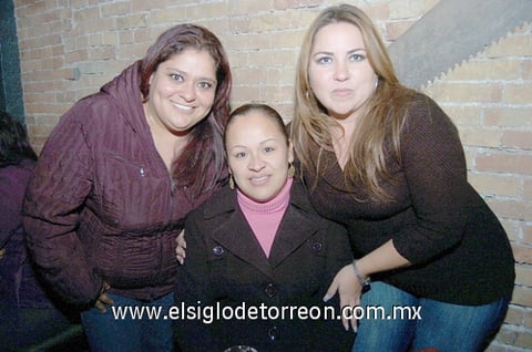 24012011 Reyes, Verónica González y Lourdes Reyes.