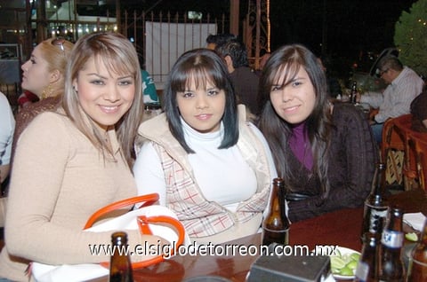 24012011  Adriana y Lupita.