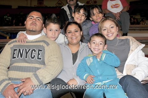 24012011  Aispuro, Aylin Castellanos, Estela Ochoa, Sarahí y Sofía Aispuro, Gian Flores y Érika Campos.