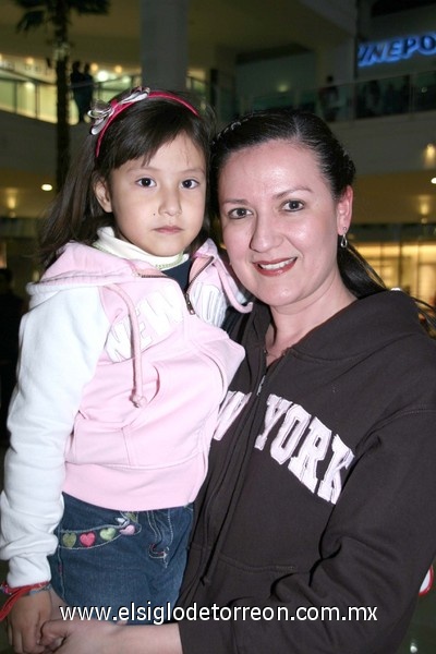 25012011 y Mariana Woo.