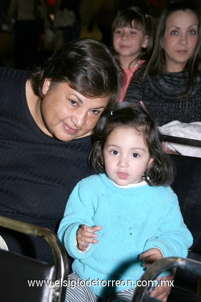 25012011 Guadalupe Cervantes y Rocío Castro.