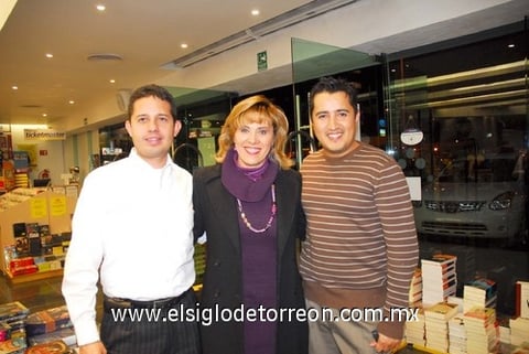 25012011 Marín, Patty Gutiérrez y Guillermo García.