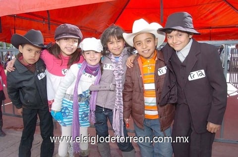 26012011  Dena, Jéssica Michelle Natividad, Alesa de Valle, Litzy Pamela y David Osiel González Gaona, y Henneth Perales.