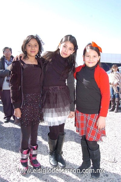 26012011  Marcos, Kenia de León y Jimena Marcos.
