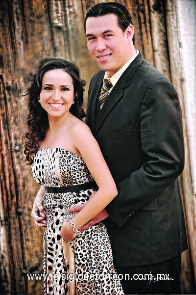 31012011 Lic. Isabel Soto Ayala e Ing. Jonathan Martínez Argumedo celebraron su presentación religiosa el 18 de enero de 2011 en la iglesia de San Judas Tadeo. Los acompañaron sus padres, Sres. Profr. Martín Martínez Ramírez y Martha Argumedo López; Profr. Antonio Soto García y M. en E. María Otilia Ayala Arredondo.- Maqueda Fotografía