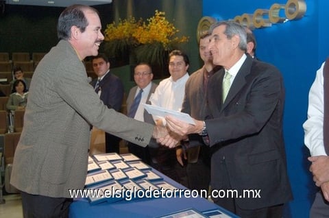 31012011 Numerosos trabajadores recibieron reconocimientos por su valiosa labor desempeñada.
