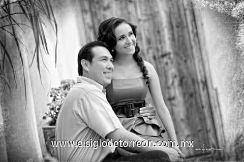 31012011 Lic. Isabel Soto Ayala e Ing. Jonathan Martínez Argumedo el día que festejaron su presentación religiosa.- Maqueda Fotografía