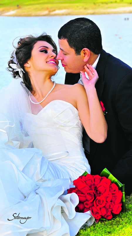 Srita. Jéssica de la Torre Pacheco y Sr. Jaime Rodríguez García contrajeron nupcias el 15 de enero de 2011 en la iglesia de La Medalla Milagrosa. Los acompañaron sus padres señores Gerardo de la Torre Flores y Carmen Pacheco; Jaime Rodríguez Bernal y Hermila García Muñiz.-

 Estudio Érick Sotomayor