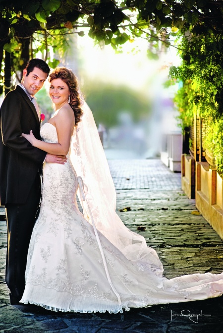 M.I.I. Judith Hayde Rodríguez García e Ing. Gonzalo Leyva Rodríguez unieron sus vidas en matrimonio el 18 de diciembre de 2010, en la parroquia Los Ángeles. Los acompañaron sus padres señores M.C. David Rodríguez Compeán y Magdalena García de Rodríguez; Gonzalo Leyva García y Bárbara Rodríguez de Leyva.- 

 Estudio Laura Grageda