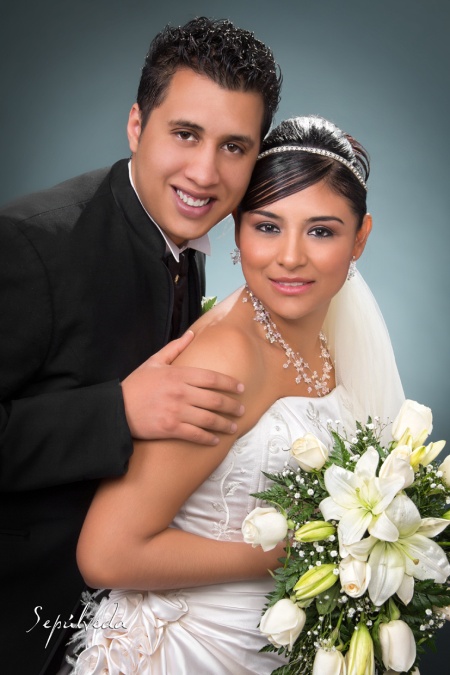 L.S.C.A. Teresita de Jesús Jiménez Palacio y L.S.C.A. Víctor Manuel Rodríguez Moreno unieron sus vidas en sagrado matrimonio el 23 de diciembre de 2010 en la Catedral de Nuestra Señora de Guadalupe. Los acompañan sus padres señores Fernando Jiménez Galarza y María del Socorro Palacio de Jiménez; C.P. Víctor Manuel Rodríguez Salinas y Laura Elena Moreno de Rodríguez.

 Estudio Sepúlveda