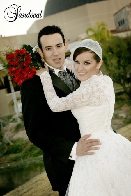 Lic. Astrid Marín e Ing. José Francisco Cossío Duarte contrajeron matrimonio el cuatro de marzo de 2010 en la iglesia San Pedro Apóstol. Ellos son hijos de los señores Sergio Esparza y Clara Marín de Esparza; José Francisco Cossío y Rosy Duarte de Cossío.-

Sandoval Fotografía