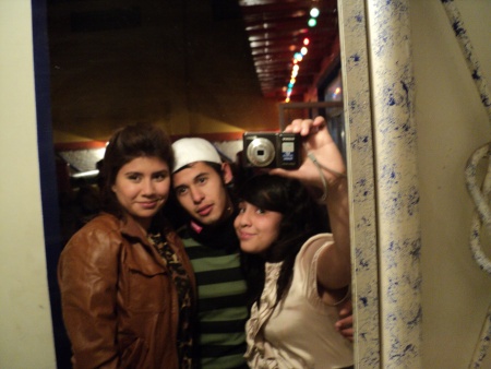 Nayeli Satos , Jesus Gerardo & Issys. Talamantes Fotografía enviada por Issys.