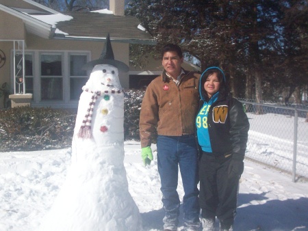Que tal mi snowman el 1-9-11 en mi casa lo hicimos mis hijas y yo.  Fotografía enviada por Agustín Almanza.