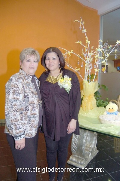 10022011  Mendoza de Doyle junto a Silvia Ríos.