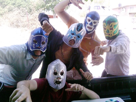 Tarde de lucha libre: Lalo, Speedy, Pala, Hugo y Mario.