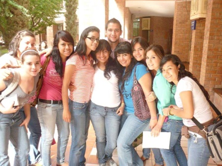 En clases: Sandra, Toyis, Faby, Mariel, Scarlett, Lalo, Mary, Ana, Ana Avelina y Renatita.