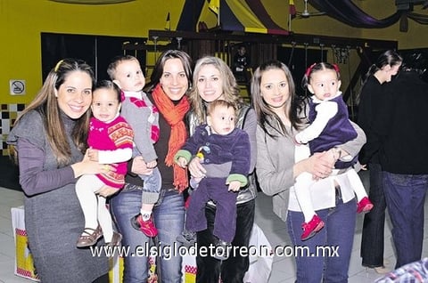 Mary Carmen, Roberta, Valeria, Franco, Katia, André, Gloria y Fernanda.