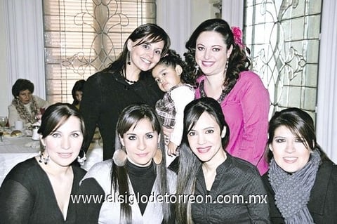 Karla, Susana, Georgia, Sharon, Mónica, Mariana y Consuelito.
