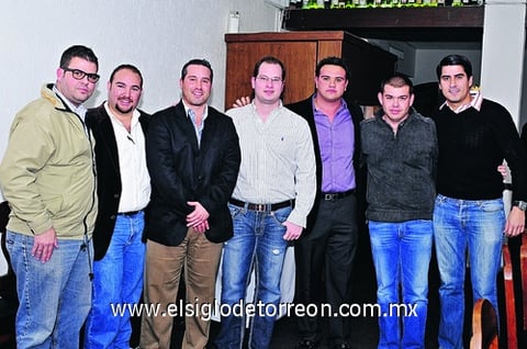 Nueva mesa directiva del Club Sembradores Comarca: presidente, Salvador Sánchez; secretario, Felipe Rodríguez; tesorero, Javier Amarante; vocales, Jaime García, Luis Garza, Diego Campa y Alan Obeso.